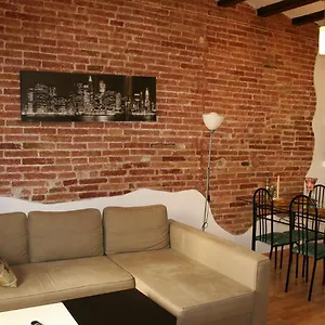 Rustic 2 Bedroom Poble Sec Appartamento