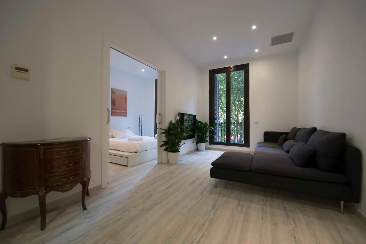 Roger De Lluria Design Apartment location